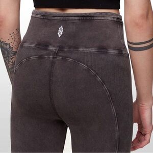 NWT Free People Movement Hot Shot Leggings w ribbed panels - Washed Black - Sm